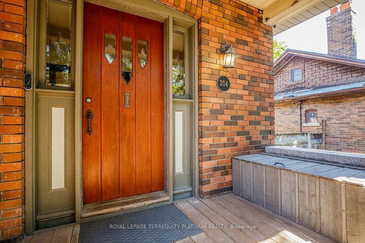 Property Photo:  204 Ellerslie Avenue  ON M2N 1Y4 