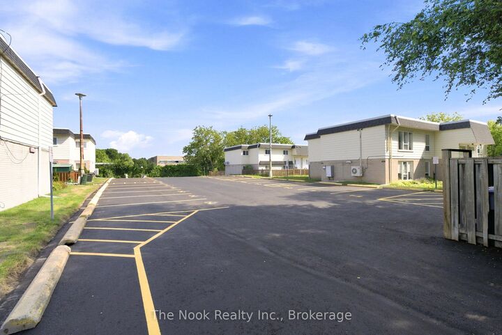 Property Photo:  540 Mary Street E 1-3  ON L1N 2R1 
