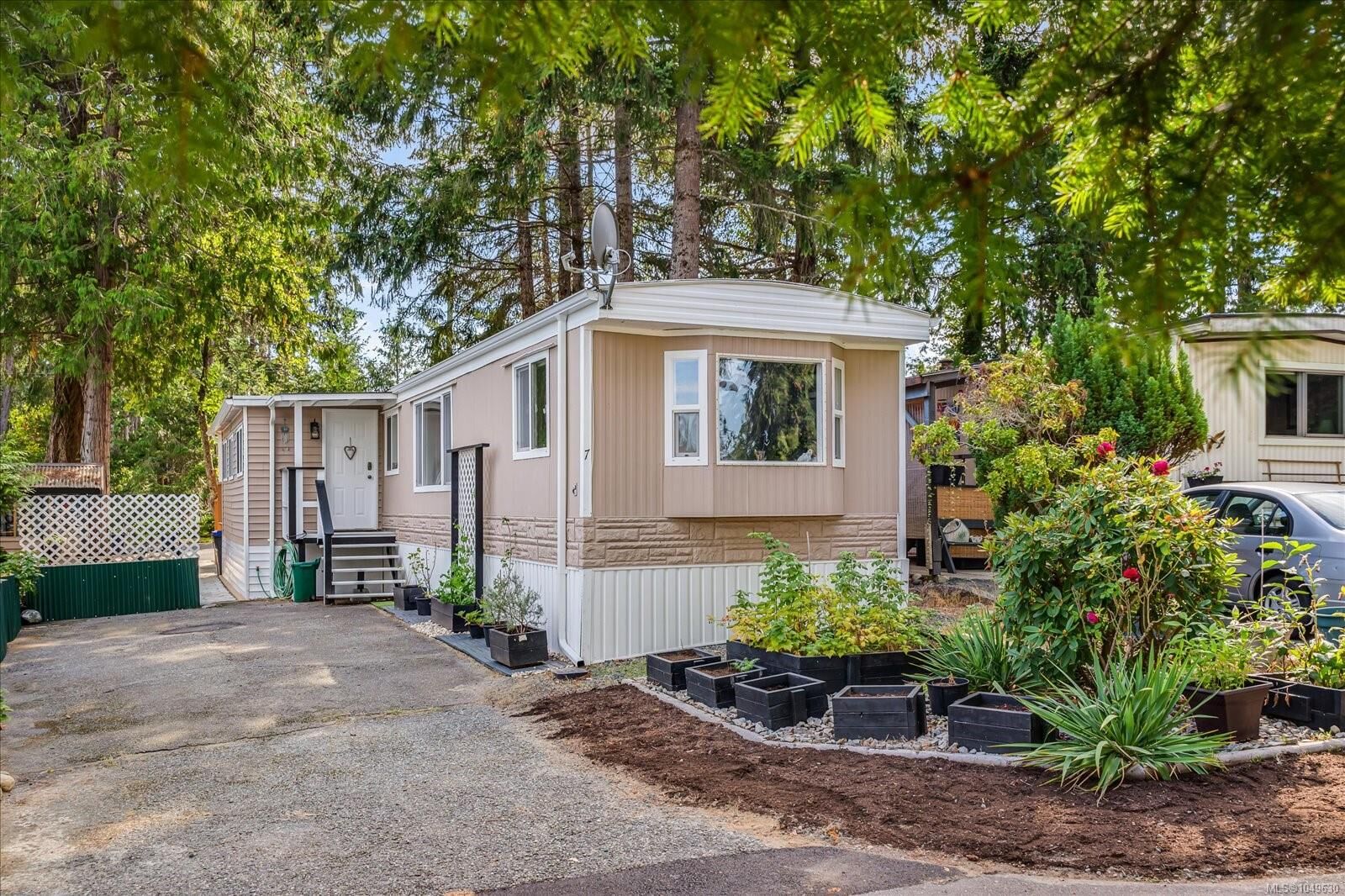 Property Photo:  1247 Arbutus Rd #7  BC V9P 1R4 