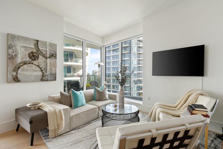 Property Photo:  1500 Martin Street 1504  BC V4B 0C2 