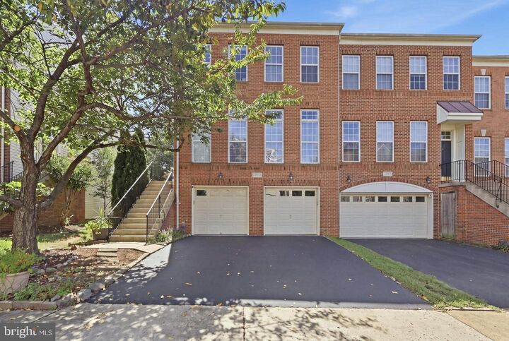 Property Photo:  24699 Siltstone Square  VA 20105 