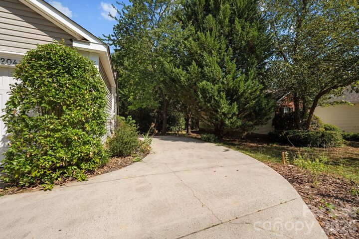 Property Photo: 5204 Ashie Avenue NC 28104