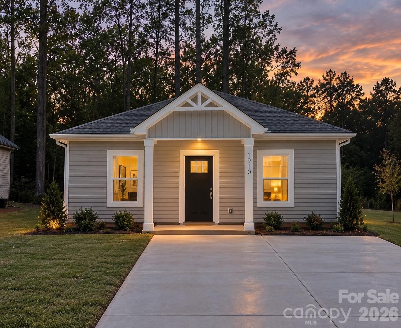 Property Photo:  806 S Salisbury Avenue  NC 28159 