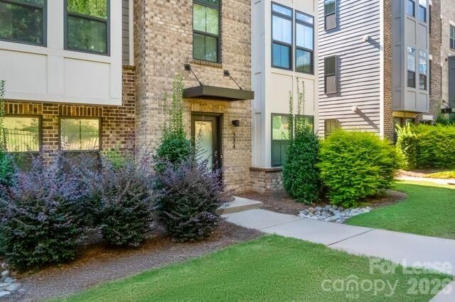 Property Photo:  334 Chattooga Way  NC 28211 