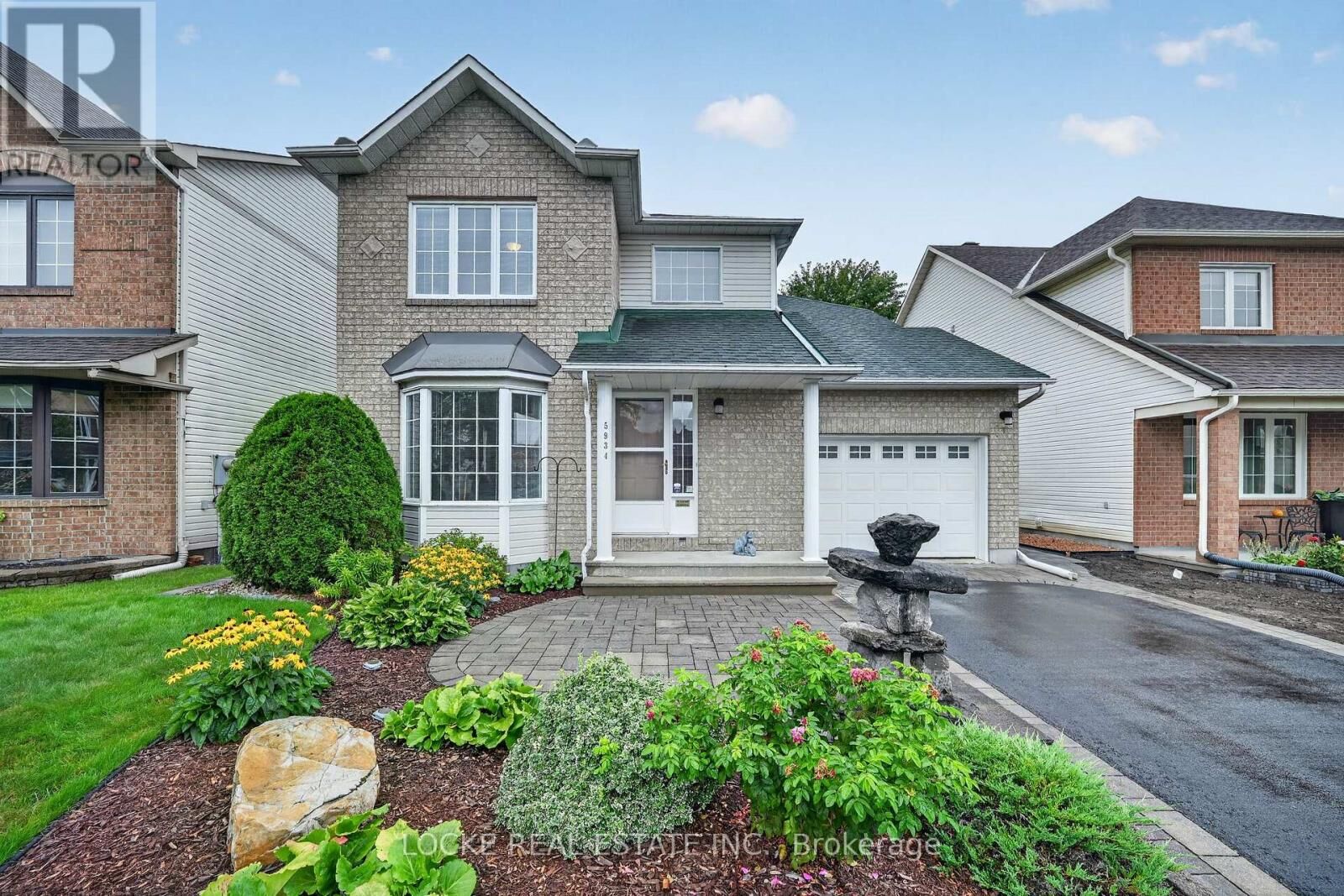 Property Photo:  5934 Gladewoods Place  ON K1W 1G5 