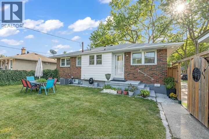 Property Photo:  3226 Woodlawn Avenue  ON N8W 2J2 