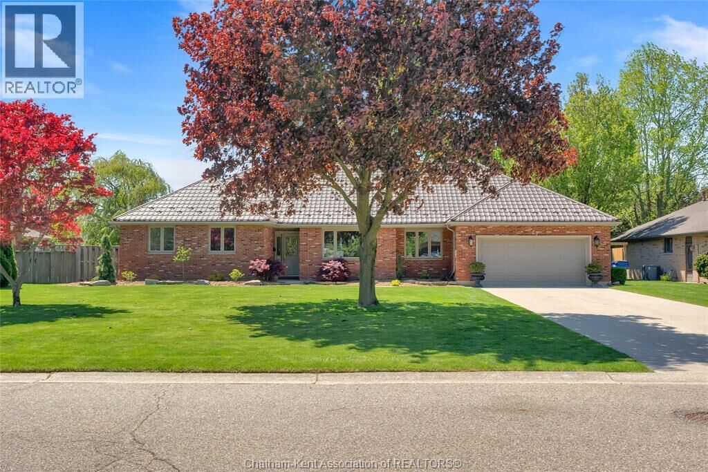 Property Photo:  27 Cramar Crescent  ON N7M 6G3 