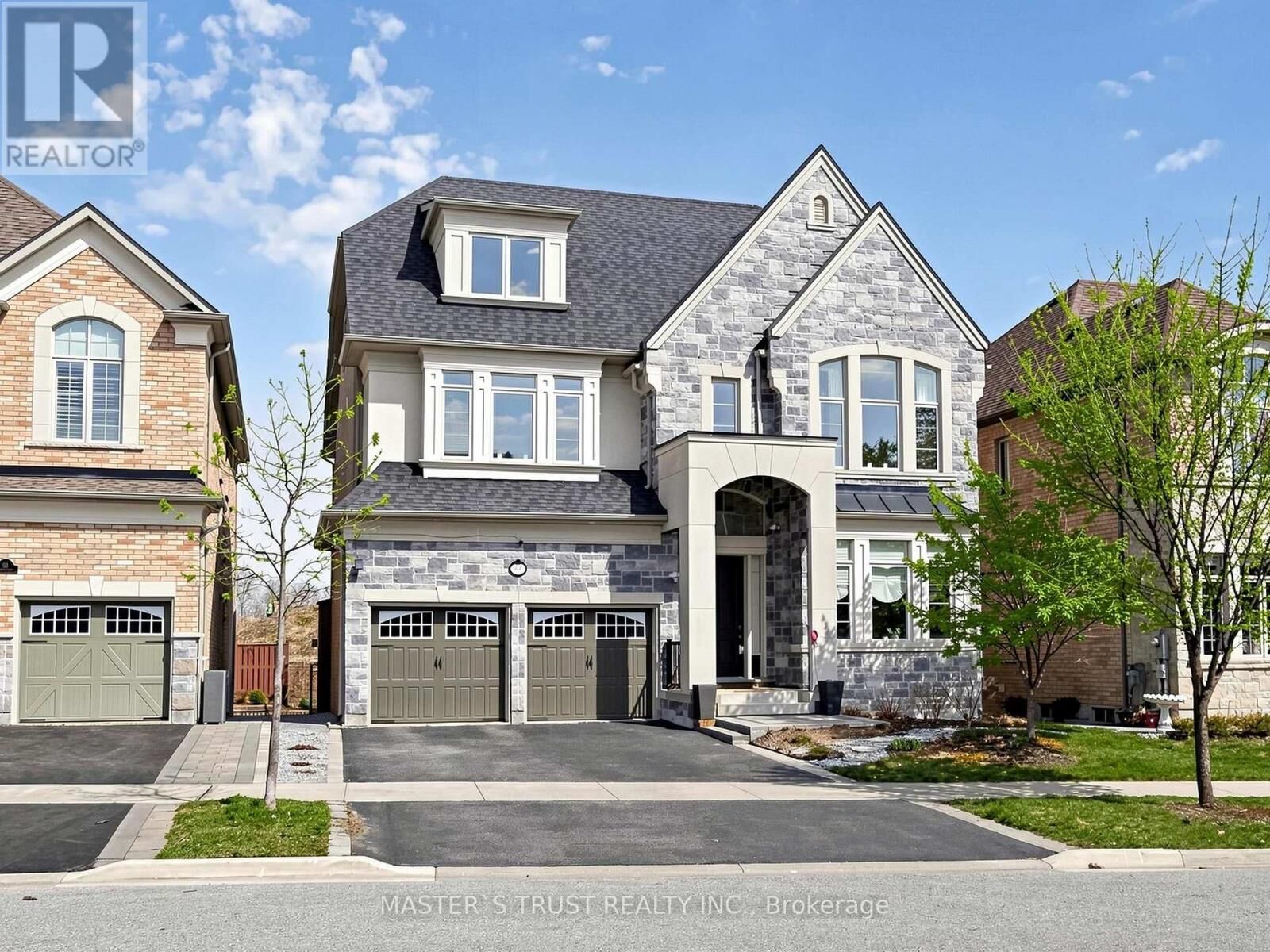 Property Photo:  61 Grange Drive  ON L4E 1E2 