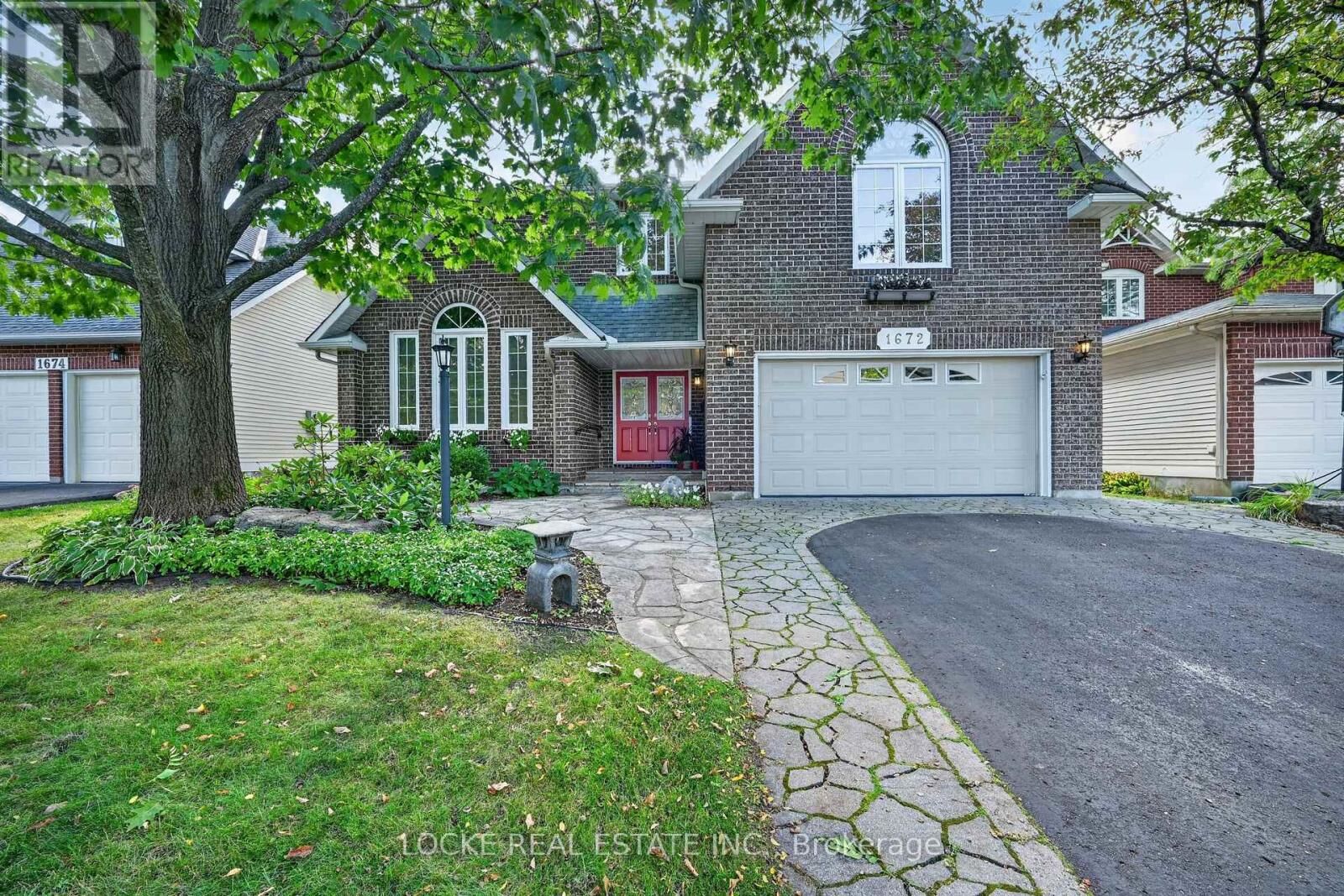 Property Photo:  1672 Des Ravins Place  ON K1C 6H7 