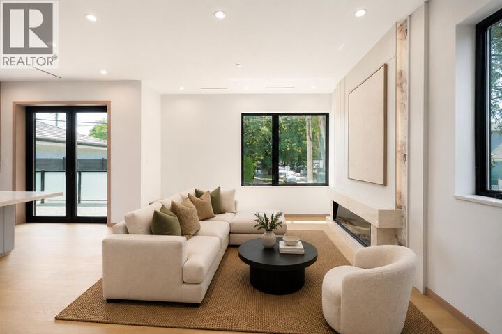 Property Photo:  1448 East 30th Avenue 2  BC V5N 3A2 