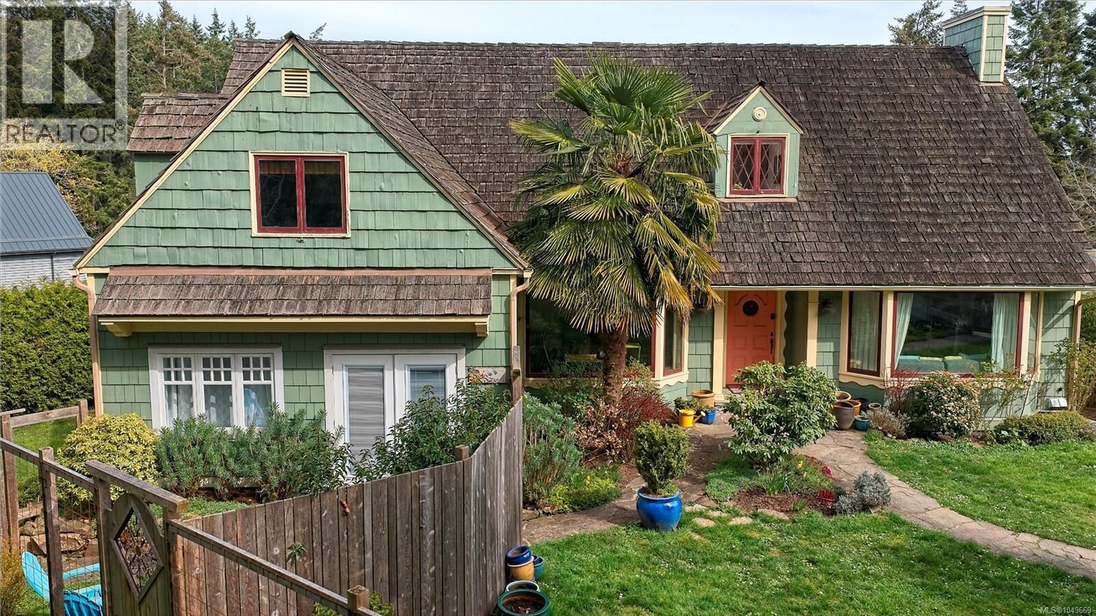 Property Photo: 150 Drake Road BC V8K 2V8