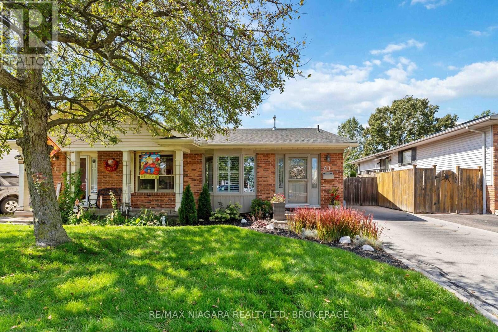 Property Photo:  41 Fox Trail Drive  ON L2S 3T7 