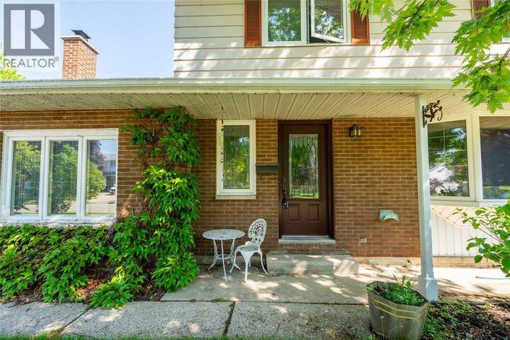 Photo de la propriété: 635 Highbury Park ON N7V 2K1