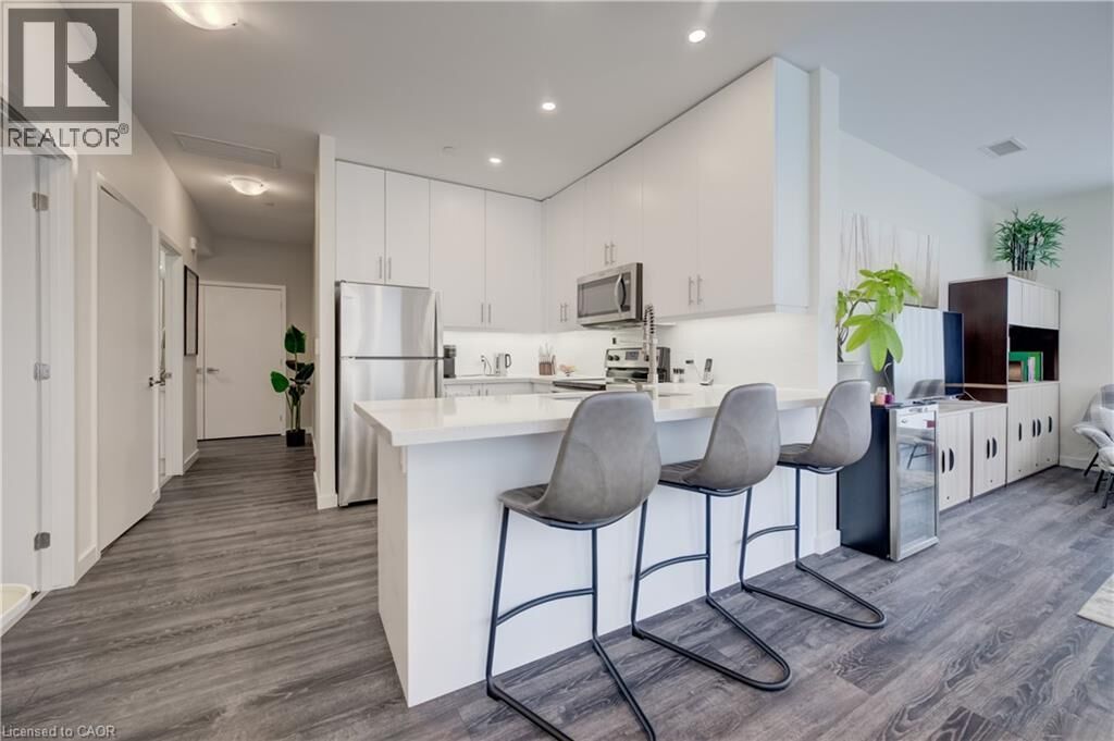 Property Photo:  690 King Street West 112  ON N2G 0B9 