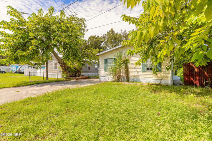 Property Photo: 6516 Pathelen Drive FL 32127