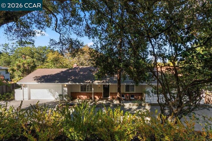Property Photo:  358 El Toyonal  CA 94563 