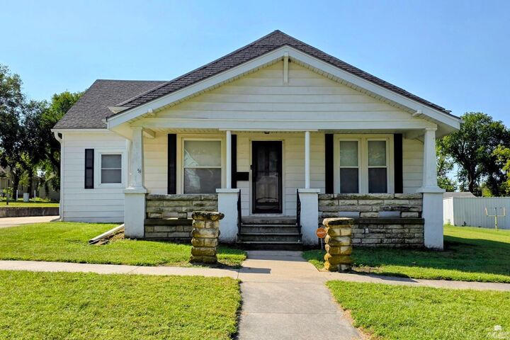 Property Photo:  211 E 6th Street  KS 66427 