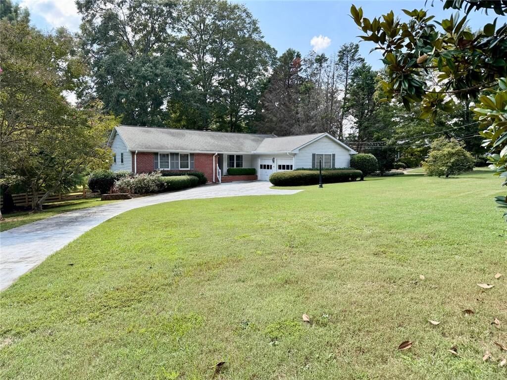 Property Photo:  5 Plantation Circle  GA 30117 