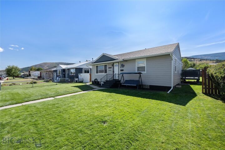 Property Photo:  1905 W Park Avenue  MT 59711 