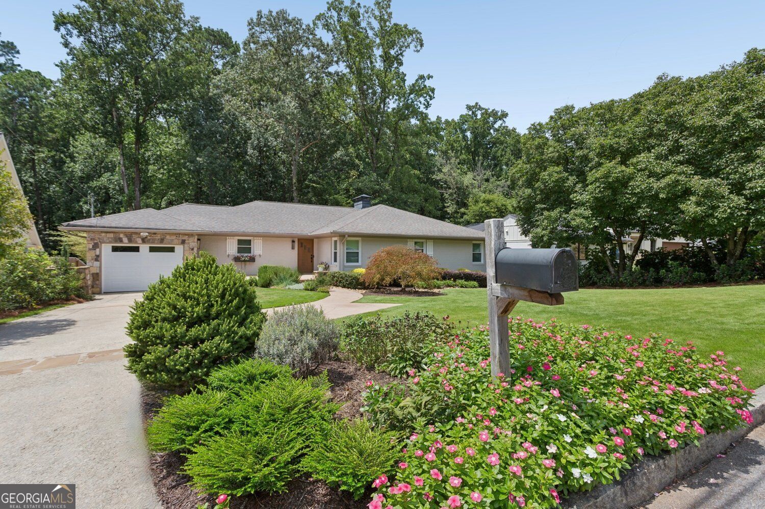 Property Photo: 2970 Rockingham Drive NW GA 30327