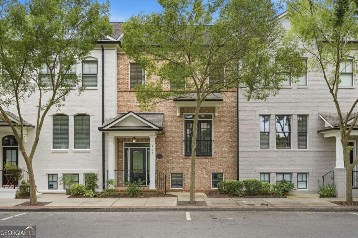 Property Photo: 372 Suwanee Avenue GA 30024