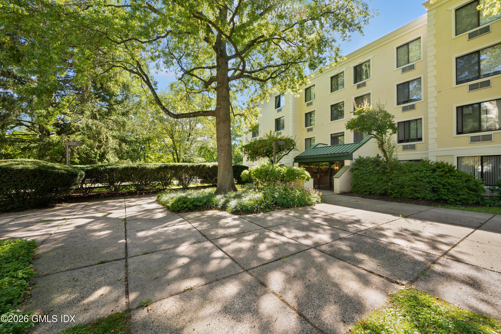 Property Photo:  1525 E Putnam Avenue Apt 307  CT 06830 