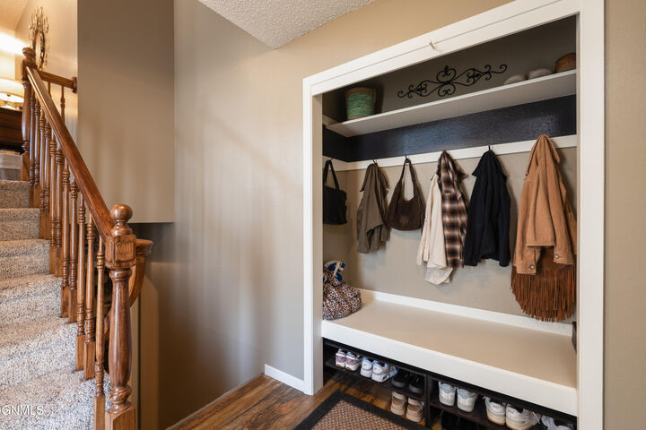 Property Photo:  1606 Columbia Drive  ND 58504 
