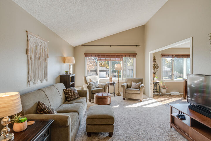 Property Photo: 1606 Columbia Drive ND 58504