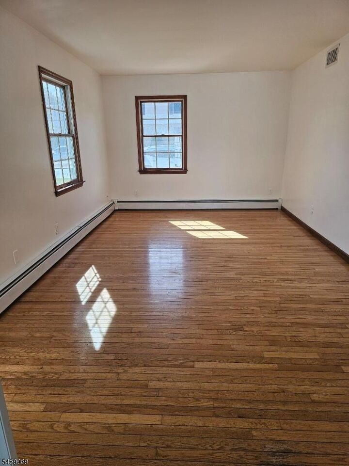 Property Photo:  5 Cozy Glen Ct  NJ 07663 