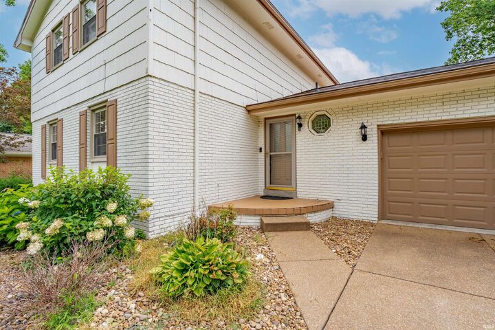 Property Photo: 208 Camden Court IN 47715