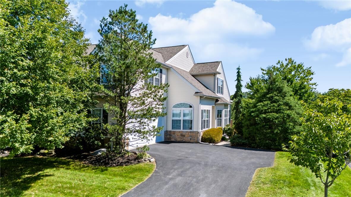 Property Photo:  9 Willow Drive  PA 18045 