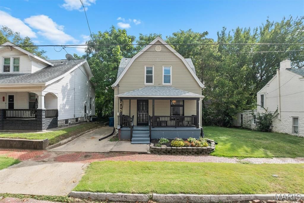 Property Photo: 215 E 8th Street IL 62002