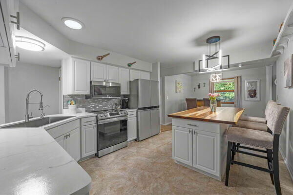 Property Photo:  3606 E Norport Dr  WI 53074 