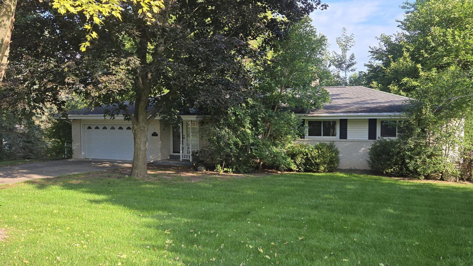 Property Photo:  21670 Clarion Ln  WI 53186 
