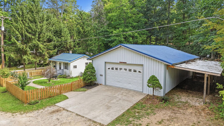 Property Photo: 3944 Truesdale Street MI 49337