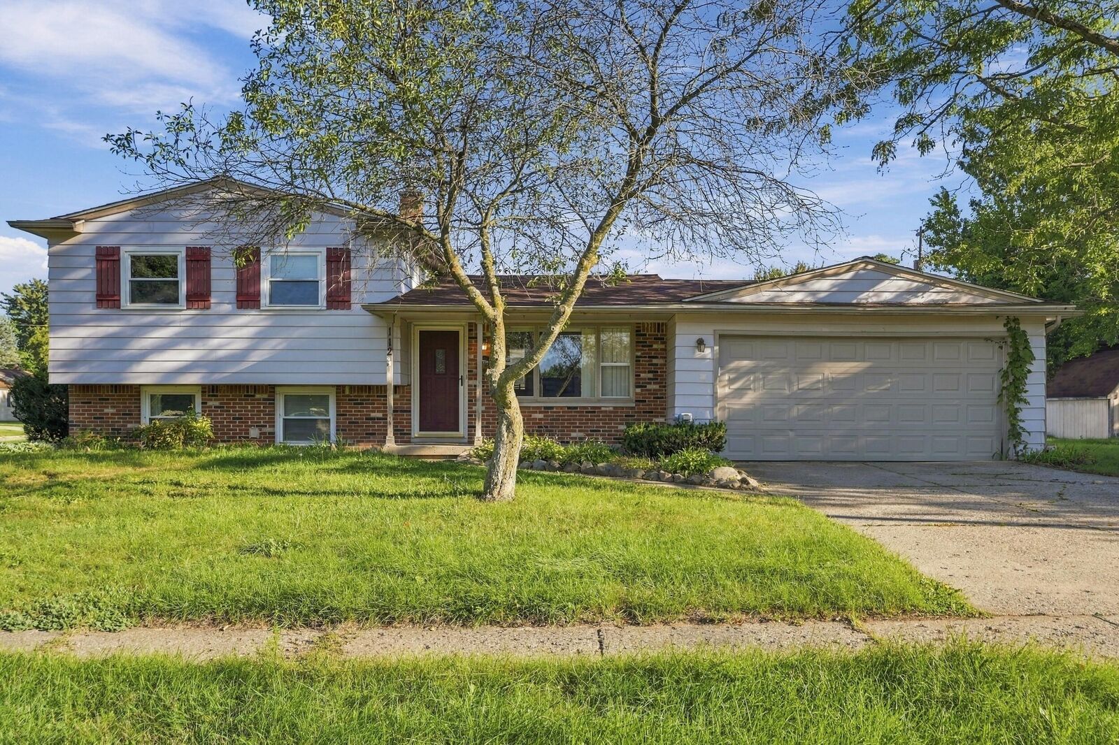 Property Photo:  112 Overbrook Drive  MI 48433 