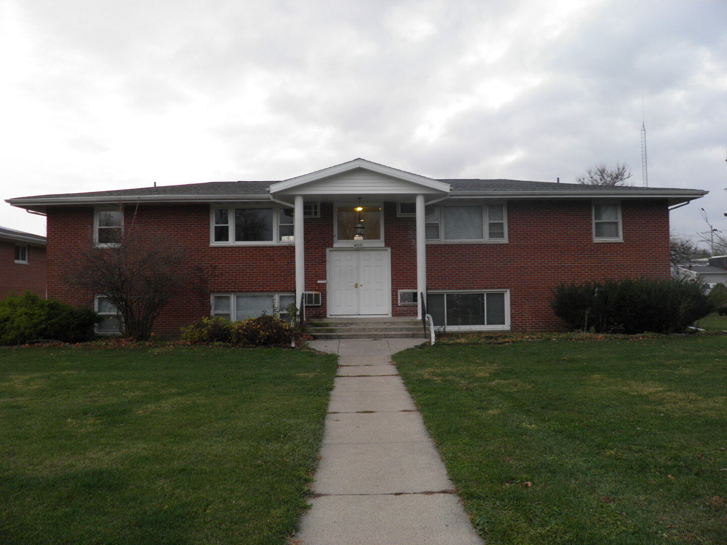 Property Photo:  405 E Seminole Street 2  IL 60420 