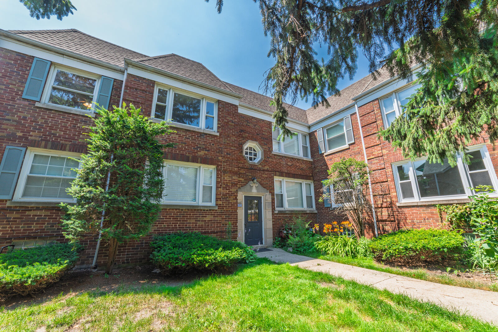 Property Photo: 10518 S Artesian Avenue 2S IL 60655