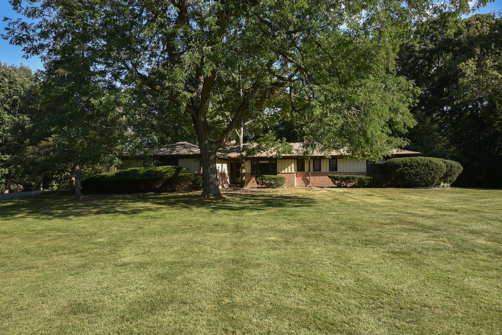 Property Photo:  105 Lomond Drive  IL 60067 