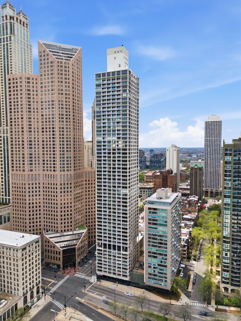 Property Photo:  1000 N Lake Shore Plaza 24C  IL 60611 