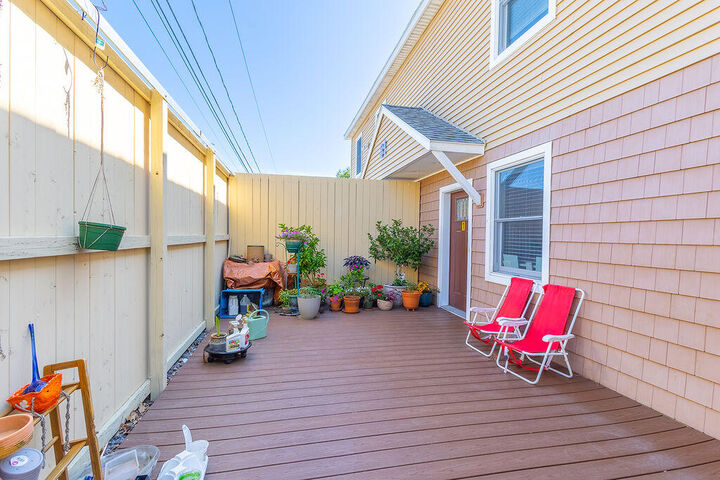 Property Photo:  81 Floral Street  ME 04530 
