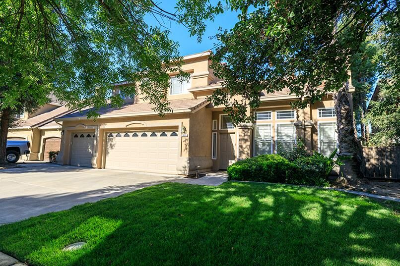 Property Photo:  2889 E Doral Way  CA 95382 