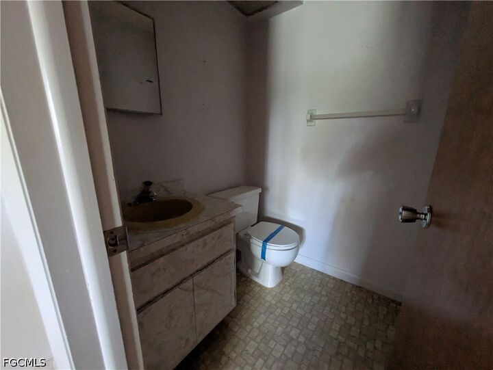 Property Photo:  2104 E 9th Street  FL 33936 