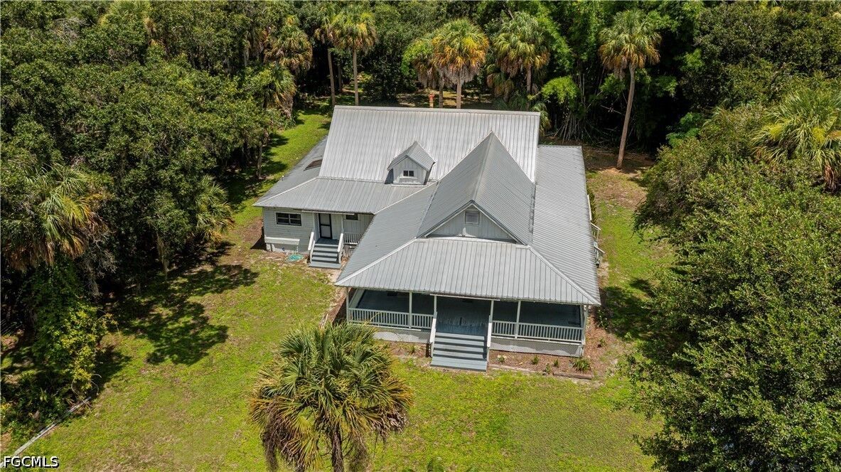 Property Photo: 160 Curry Street FL 33935