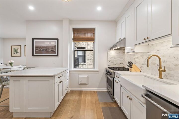 Property Photo:  1000 Hudson Street 204  NJ 07030 