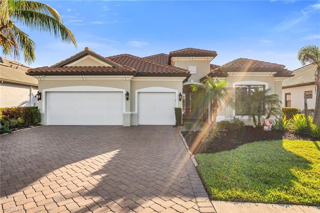Property Photo: 2324 Grenadines Way FL 34120