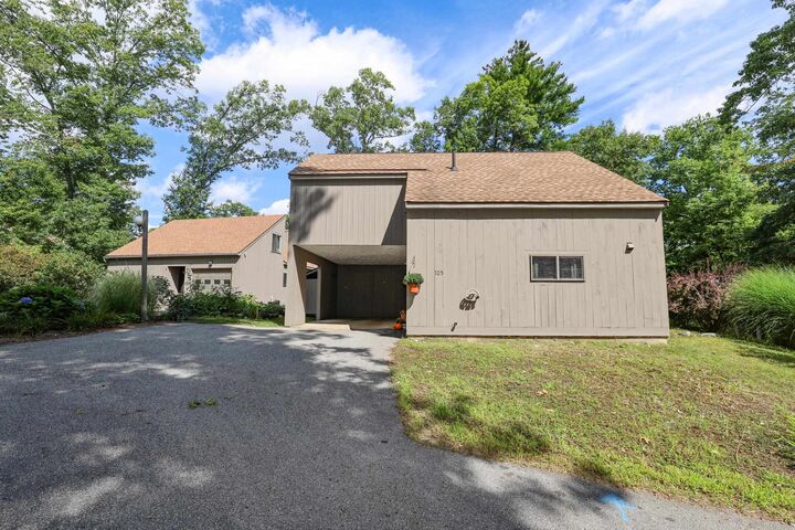 Property Photo: 105 Coburn Woods Drive NH 03063