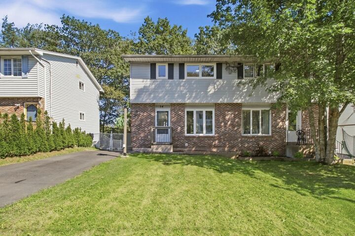 Property Photo:  54 Wynn Castle Drive  NS B4E 2H6 