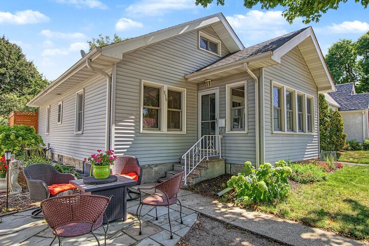 Property Photo:  956 Winslow Avenue  MN 55118 