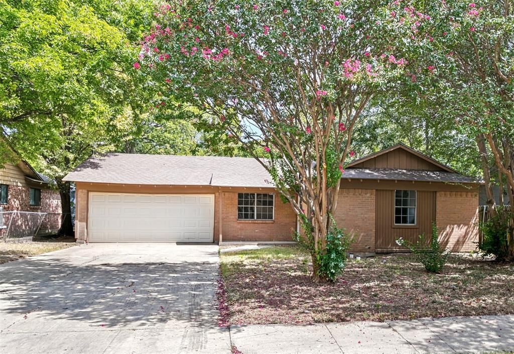Property Photo: 321 Christie Avenue TX 76140